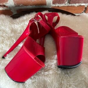 EUC Red Pleaser Flamingo 808Ns